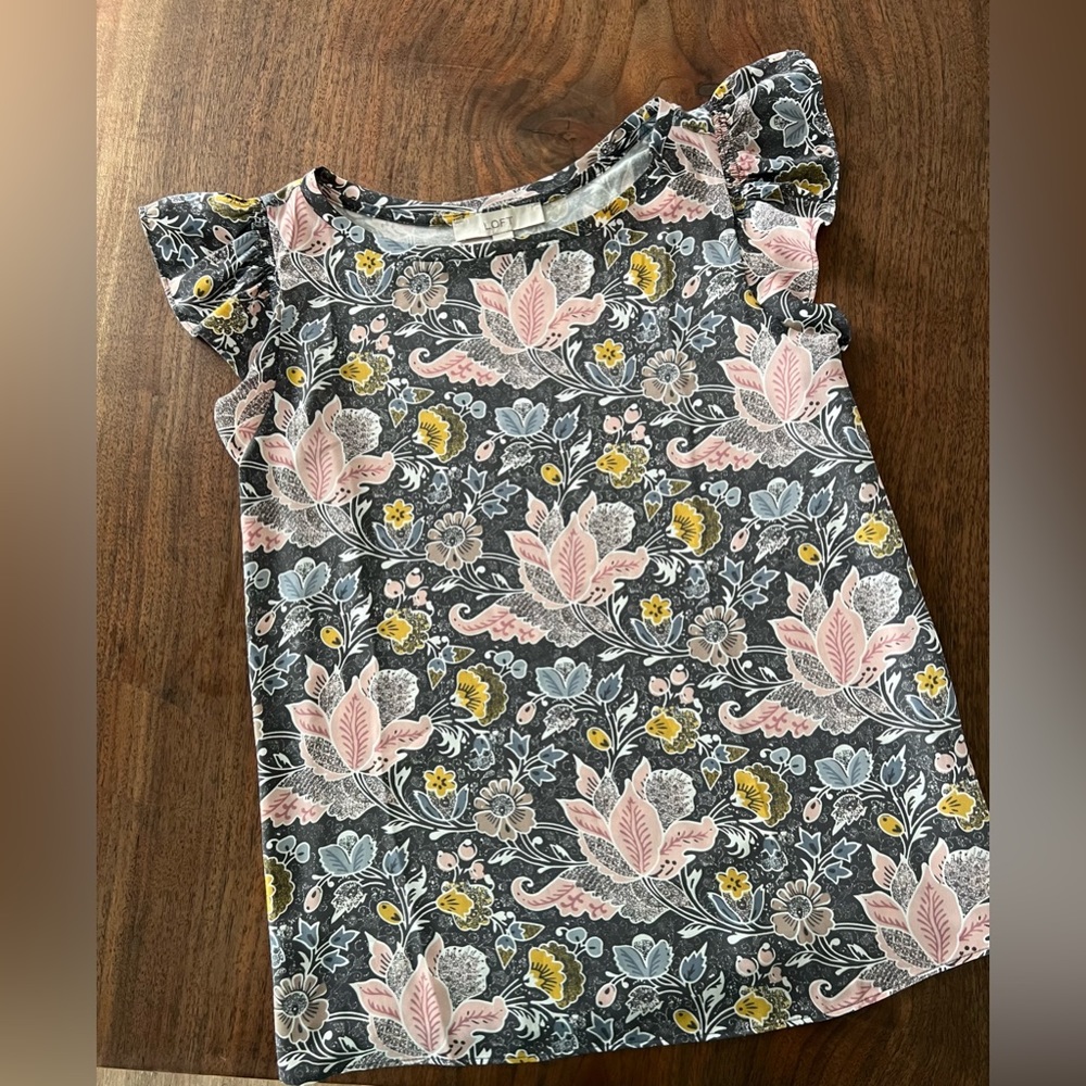 Loft - blouse in pastels - size s